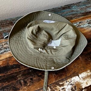 REI Kids 4-7y for vented bucket hat